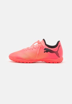 FUTURE 7 PLAY TT - Astro turf trainers - sunset glow/black/sun stream