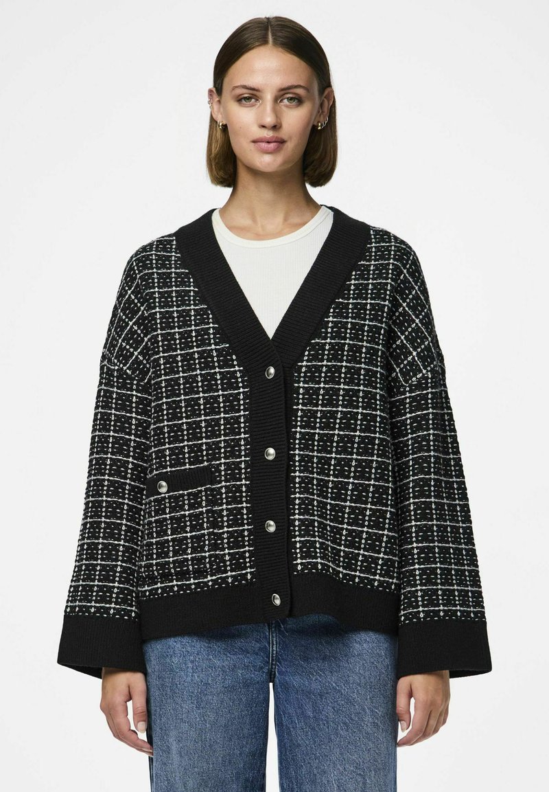 Mustriline cattle cardigan, mille ja valge, loosen Multiform massiline, V-kaelusega, nööbid ja esikott, valmistatud tekstureeritud kangast ning laiad varrukad.