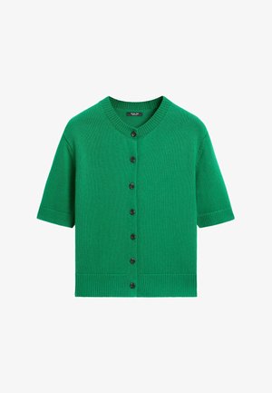 Cardigan vert à manches courtes en maille, avec un col rond et sept boutons noirs sur le devant.