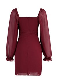 Bordeaux Kleid mit tailliertem Oberteil und durchsichtigen Puffärmeln. Verfügt über einen quadratischen Ausschnitt und einen Reißverschluss hinten. Glatte Textur.