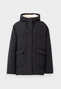 Veste noire matelassée avec capuche, dotée d'une doublure intérieure blanche douce, de deux poches avant et d'une coupe droite.