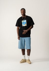 BLKVIS CALMARE TEE UNISEX - Apdrukāts T-krekls - black