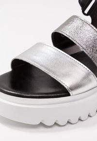 Gabor Plateausandalette - silber/stone/schwarz