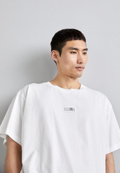 MM6 Maison Margiela Paprasti marškinėliai - white