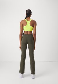 Champion TECH FLARE LEGGINGS - Pajkice - dark green