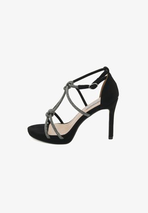 Sandali neri con tacco alto in finitura scamosciata, caratterizzati da un design con lacci e dettagli metallici argentati che uniscono le cinghie.