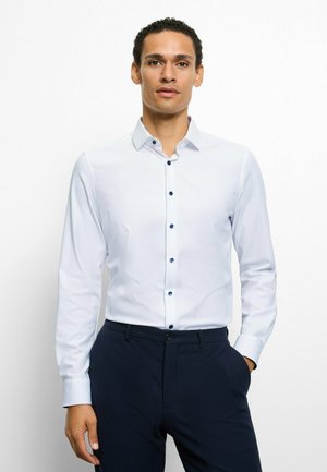 24/SEVEN, BODY FIT, MODERN KENT - Hemd - weiß