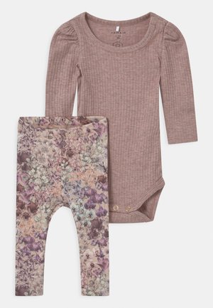 NBFFELLY SET - Leggings - sphinx