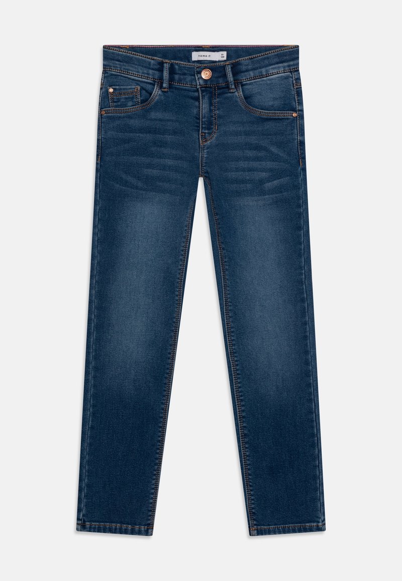 Jean en denim bleu foncé avec une coupe cinq poches, fermeture à boutons, et un léger délavage sur l'avant des cuisses et des genoux.