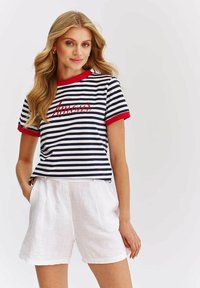 NAOKO AMOUR  - Triko s potiskem - white