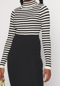 Pieces Petite Stickad tröja - black