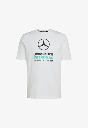Valkoinen puuvillainen t-paita, jossa on musta Mercedes-Benz -logo ja vihreä "AMG PETRONAS FORMULA 1 TEAM" -teksti, pyöreällä kaula-aukkosuunnittelulla.