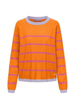 Oranje trui met lange mouwen en roze horizontale strepen, lila geribde kraag, manchetten en zoom, en een klein rond metalen label bij de zoom.