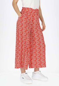 Seaside SANKT CLAUD  - Broek - red flower