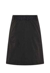 Sort nederdel med en glat tekstur, der har en talje med mærkenavnet, minimalistisk design og en lige snit.