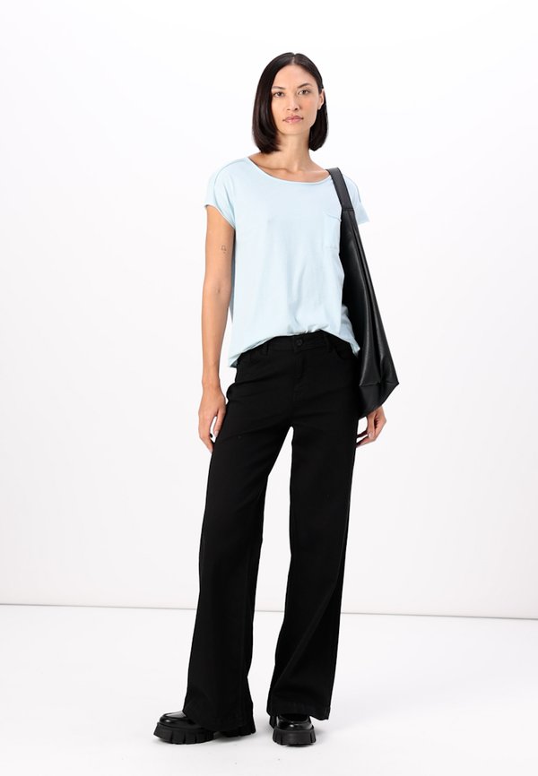 CHEST POCKET - Basic T-shirt4