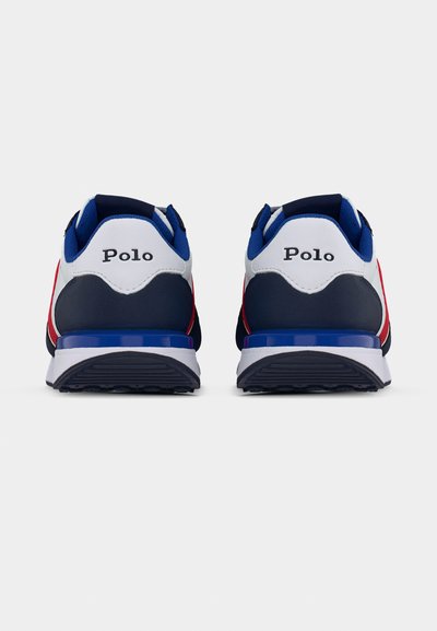 Αθλητικά παπούτσια με λευκό, ναυτικό μπλε και κόκκινο σχέδιο. Διαθέτουν υφή στη σόλα, επενδυμένο γιακά και λογότυπο στη φτέρνα.