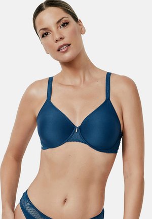 Soutien-gorge bleu marine avec des bonnets lisses, des bretelles ajustables, une bordure en dentelle sur la bande et un accent décoratif central. Convient pour un usage quotidien.