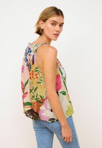 Next NOTCH NECK - REGULAR FIT - Tops - multi tropical print