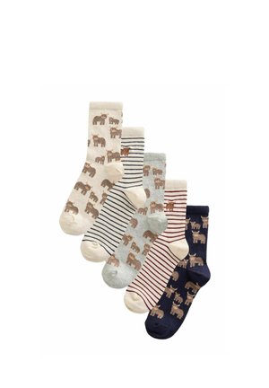 Fünf Paar Knöchelsocken in neutralen Tönen mit Mustern von Tieren und Streifen, nebeneinander auf einem weißen Hintergrund angeordnet.