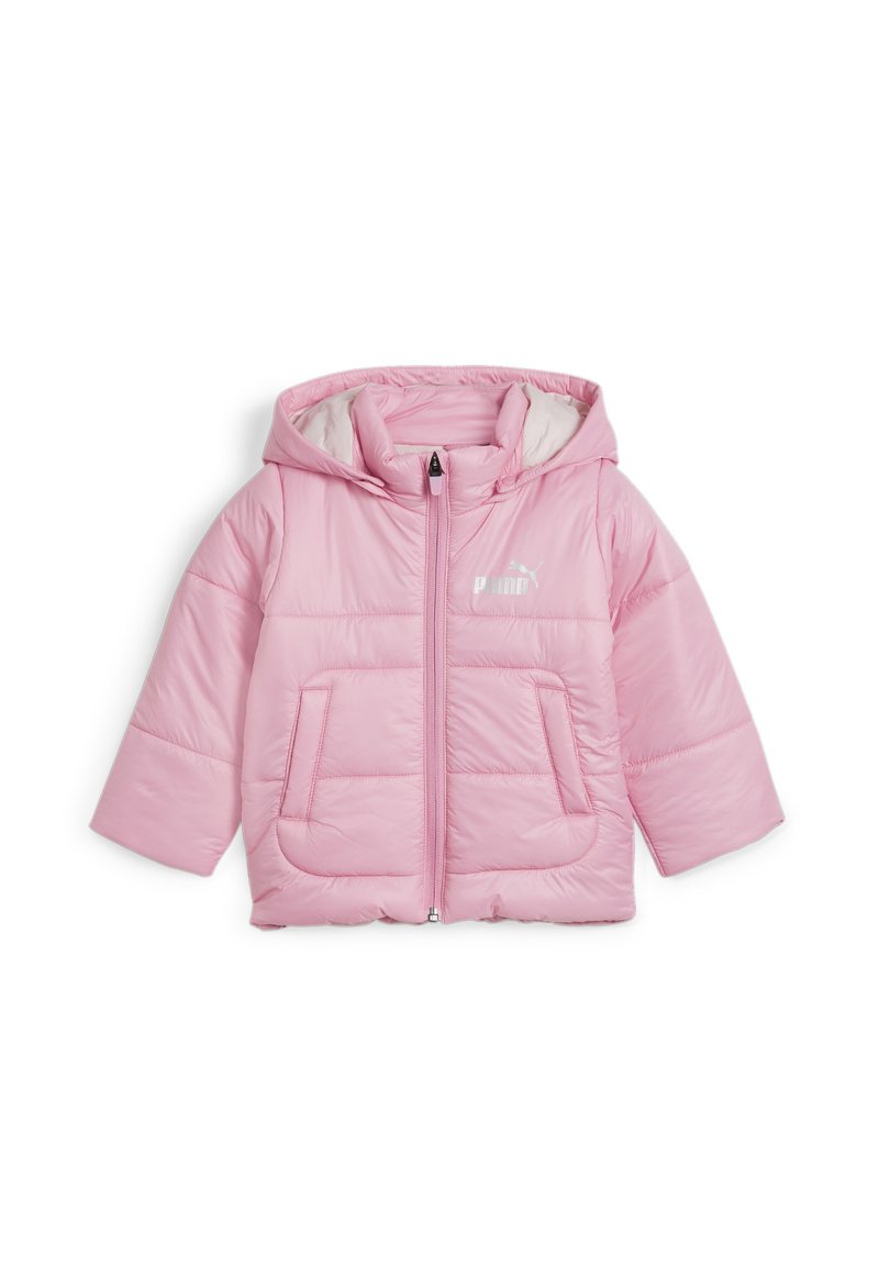 Rosa puffjacka med huva, har ett dragkedjestängning, två framfickor och en vit logotyp på vänster bröst. Slät yta, kviltad design.