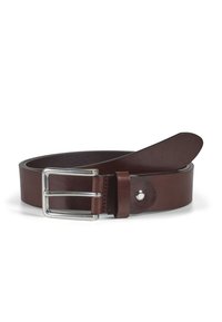 Cinturón de cuero marrón con una textura suave, que presenta una hebilla de metal plateado y un lazo, diseñado con un extremo cónico para un ajuste seguro.