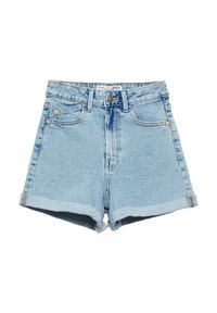 Shorts de mezclilla azul claro con cintura alta, dobladillos enrollados, cinco bolsillos y cierre frontal de botones. Textura suave con un leve desvanecimiento.
