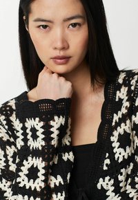 Next LONGE SLEEVE - REGULAR FIT - Strickjacke - black white