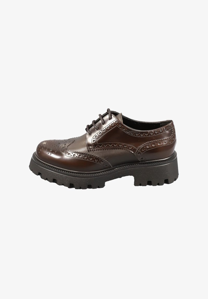 Scarpa brogue in pelle marrone con perforazioni decorative, design con lacci, suola in gomma nera spessa e finitura liscia e lucida.