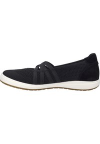 Baskets noires respirantes avec brides croisées élastiques, semelle blanche et semelle extérieure marron, vues de profil sur fond blanc.