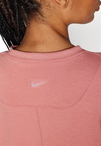 Nike Performance ONE RELAXED TOP - Športne majice - canyon pink/black