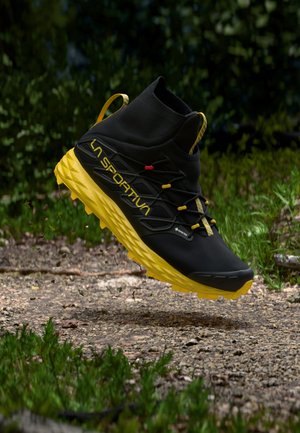 BLIZZARD GTX - Turistické topánky - black/yellow