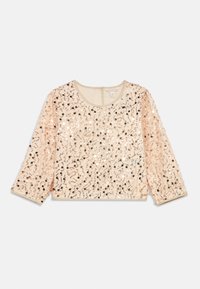 Λαμπερό τοπ με παγιέτες σε απαλό ροδάκινο, με τρία τέταρτα μανίκια και στρογγυλή λαιμόκοψη. Διαθέτει μοτίβο με παγιέτες σε όλη την επιφάνεια και μαλακή φόδρα.