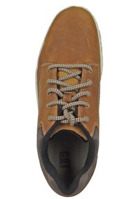 Scarpa in pelle marrone con lacci beige e dettagli grigio scuro. Presenta una punta arrotondata, un collare imbottito e una suola in gomma testurizzata.