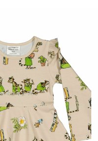 Lasten beige mekko, jossa on pitkät hihat ja frillaolkapäät, jossa on kuvittavia kissoja vihreissä mekoissa ja pieniä kasviventtejä.