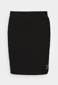 Svart kjol i mjukt material med en figurnära design. Har en dekorativ gul broderi på sidan och en elastisk midjeband.