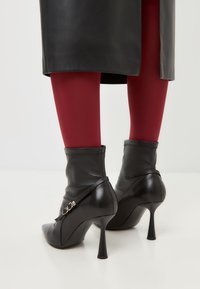 Cesare Gaspari Botines - black