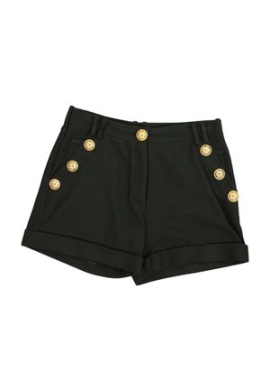 Pantalones cortos negros de talle alto con dobladillos con vuelta, con botones decorativos dorados en ambos bolsillos delanteros y uno en la cintura central.