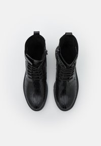 Marco Tozzi Botki na platformie