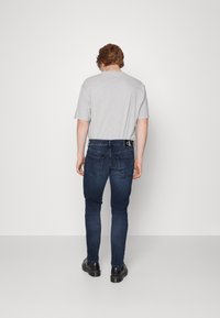 Calvin Klein Jeans SLIM - Calças de ganga justas - denim dark