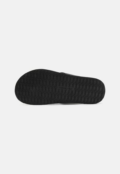 Stuart Weitzman BASTIAN - T veida siksniņu sandales - black