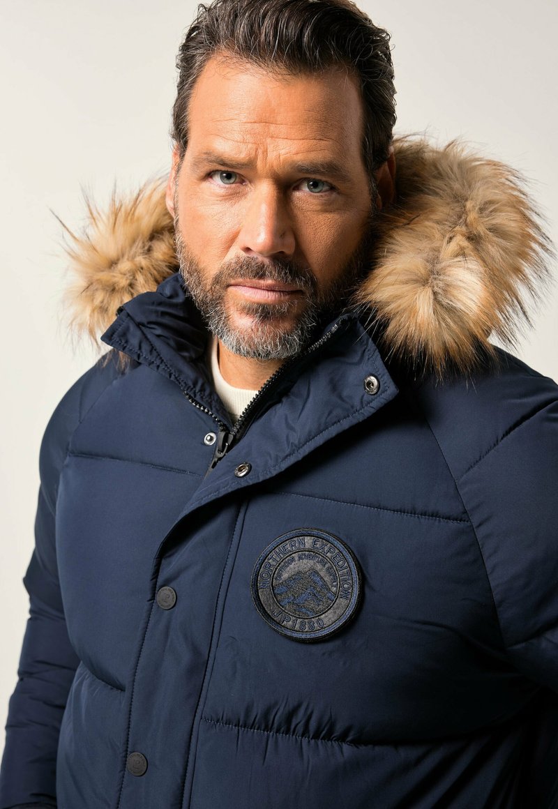 Parka Uomo Invernale Imbottito Con Cappuccio E Fodera In Pelliccia | Cappotto Caldo E Alla Moda | Giubbotto Lungo Antivento - 2