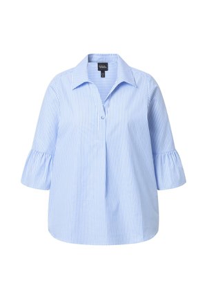 Hellblaue und weiße Bluse mit vertikalen Streifen, halb ausgestellten Ärmeln, Kragen und teilweiser Knopfleiste vorne.