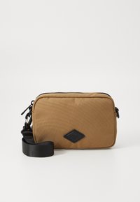 Unselected, butternut/black