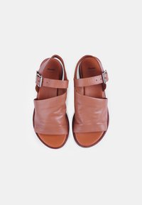 Bata Sandale s platformom - marrone