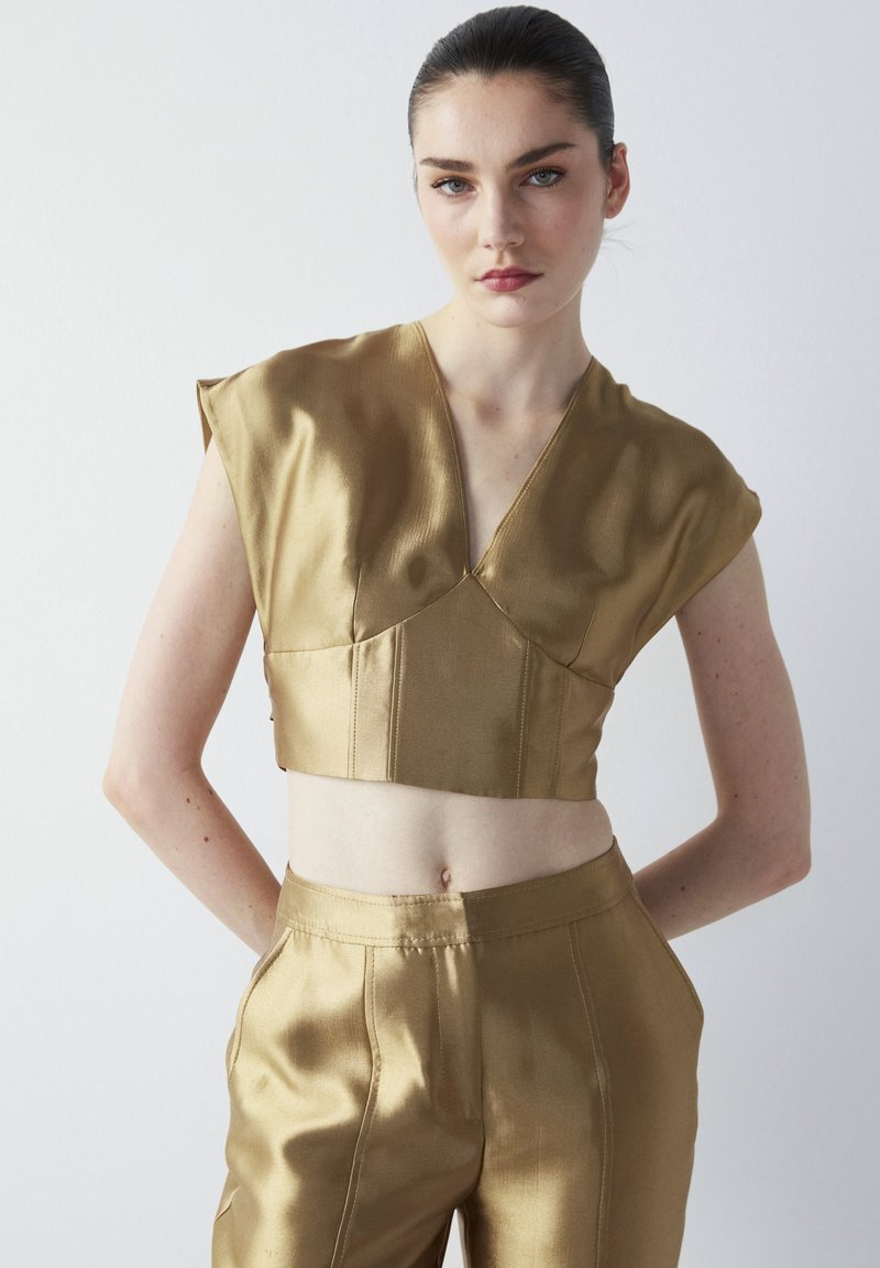 Ipekyol SLIM CUT SHINY TEXTURED CROP Top gold/dorado Zalando.es