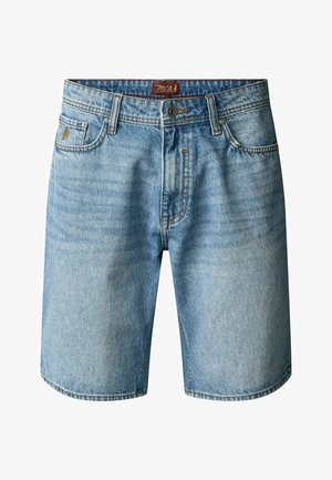 Hellblaue Jeansshorts mit Fronttaschen, Gürtelschlaufen und einem Knopfverschluss, die eine verblasste Textur und Nahtdetails zeigen.