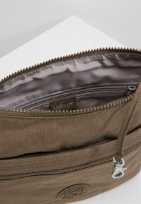 Kipling Basic Arto Borsa a tracolla 29 cm easy grey | sul