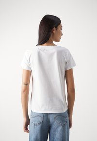 Levi's® PERFECT VNECK - Paprasti marškinėliai - bright white