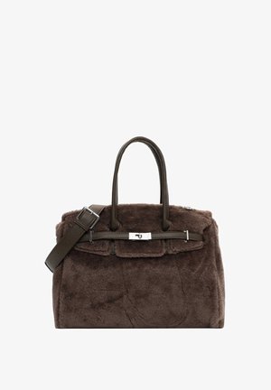 Braune Kunstfell-Handtasche mit zwei Griffen, abnehmbarem Ledertragegurt und einem Reißverschluss oben. Verfügt über eine silberfarbene Hardware-Akzent auf der Vorderseite.